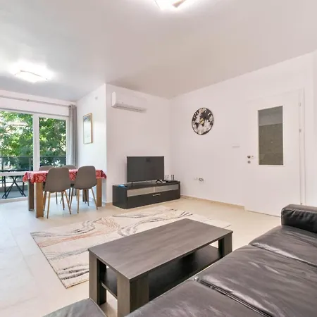 Διαμέρισμα Cozy 2bd In *